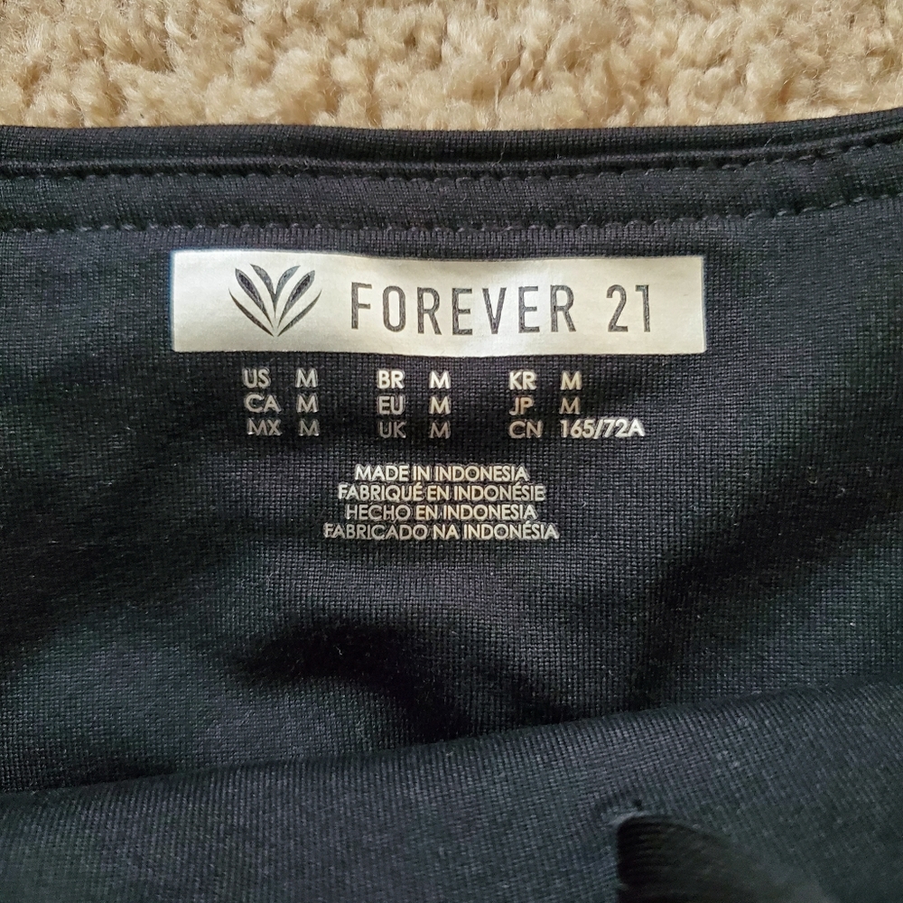 Forever 21 Black Leggings Capri Size Medium - Picture 2 of 8